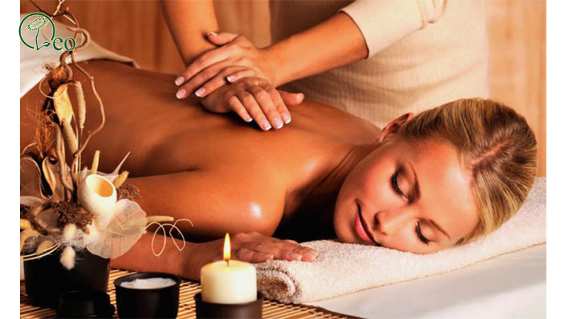 Massage trị liệu bằng tinh dầu