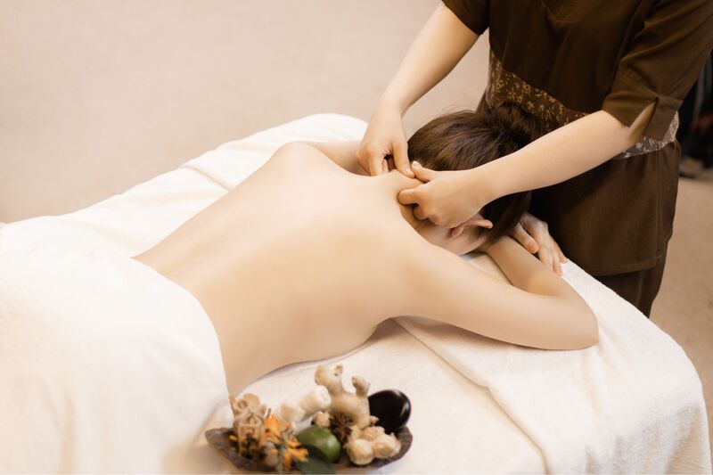 massage body thảo dược